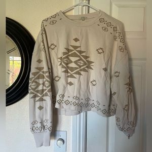 Sweatshirt. Cropped.